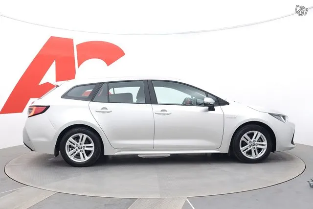 Toyota Corolla Touring Sports 1,8 Hybrid Active - / 1-OMISTAJA / TUTKAT ETEEN JA TAAKSE / LOHKO JA SISÄP / PKAMERA / ADAPT VAKKARI / Image 6